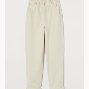 Paper-bag H&M pants in cream. Size 29. NEVER WORN. New with tags.